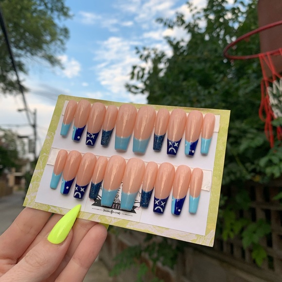 SAD GIRL 😫💙 - Picture 3 of 3